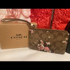 COACH SIG EVERGREEN CORNER ZIP WRISTLET